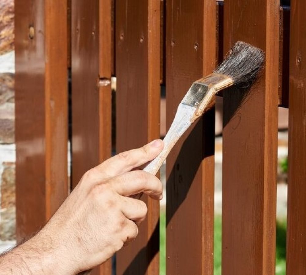 imgi_189_close-up-hand-working-wood_1048944-2799494